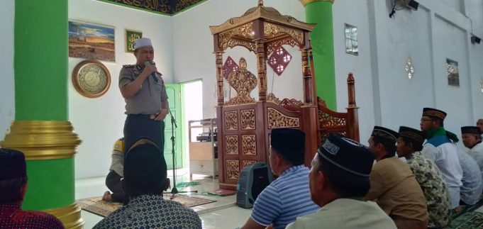 Jumat Keliling, Wakapolres ajak jaga situasi, Kapolsek Sangkub ajak cegah Karhutla