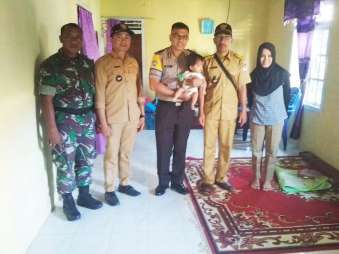 Bhabinkamtibmas Desa Buyat bersama dinas terkait temukan Balita Busung Lapar