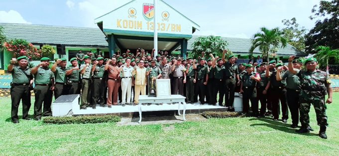 Kodim 1303 BM juara III Binter, Babinsa & Bhabinkamtibmas konvoi jemput piala dan piagam.