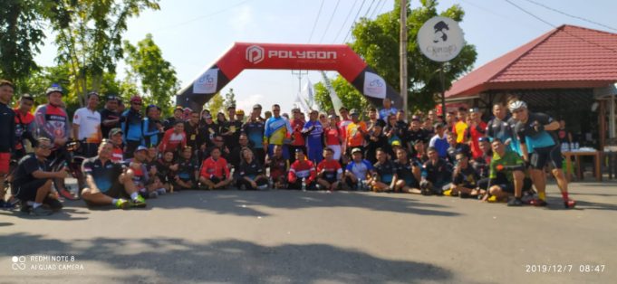 Hut KCC Ke-III, Wakapolres turut perkenalkan kepada masyarakat sehat dengan bersepeda.