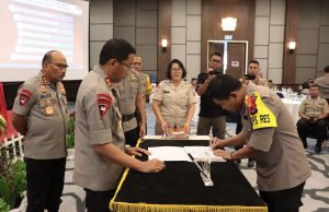 Kapolda Sulut serahkan Dipa Satker 2020, Kapolres Kotamobagu tanda tangani Pakta Integritas