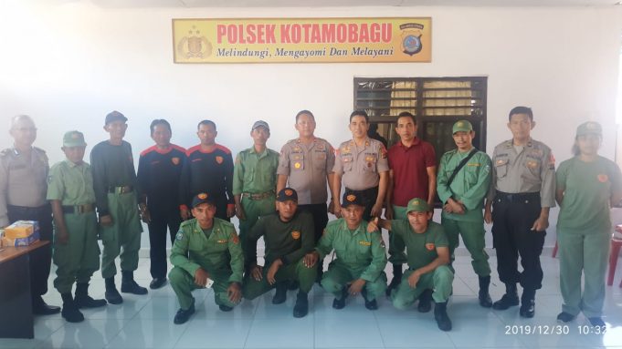 Amankan pergantian tahun, Polsek Kotamobagu jalin kemitraan dengan Linmas Se-Kotamobagu.