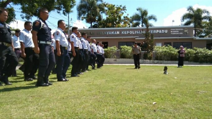 Memeriahkan HUT Satpam Ke-39, Sat Binmas gelar lomba isian tulis & PBB.