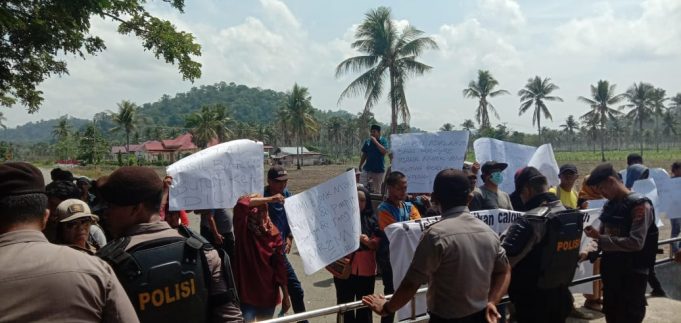 Unjuk rasa di kantor Bupati Bolmong, Polres Kotamobagu laksanakan Pengamanan