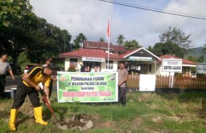 Sukseskan program Kapolri, Polsek Lolayan tanam pohon untuk penghijauan.