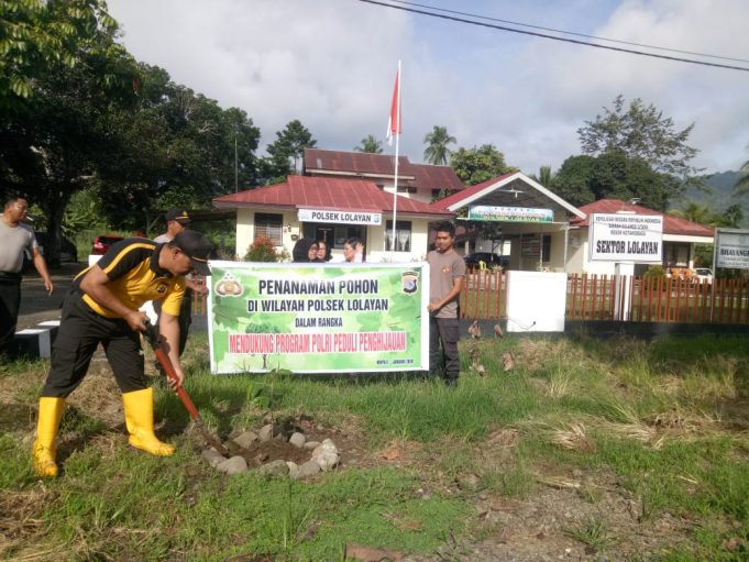 Sukseskan program Kapolri, Polsek Lolayan tanam pohon untuk penghijauan.