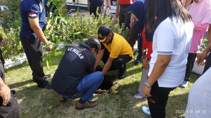 Polsek Kotamobagu lakukan penanaman pohon, Kapolsek : “Kami juga akan ajak masyarakat melalui himbauan”