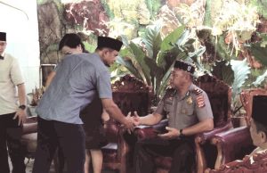 Permantap Silaturahmi, Kapolsek Kotamobagu bersama Bhabinkamtibmas giatkan sambang terhadap masyarakat