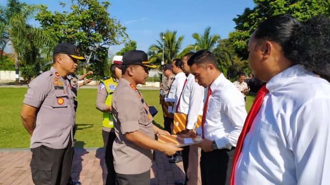 Karena berprestasi 6 Personil Polres Kotamobagu diganjar piagam penghargaan