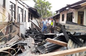 Masyarakat akhirnya kembalikan barang jarahan milik SDN 1 Motbes saat kebakaran setelah dihimbau Polsek Kotamobagu