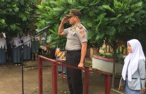 Jadi giat rutin Kasat Binmas pimpin upacara di Sekolah-Sekolah setiap Senin pagi, kali ini di SMA N 2 Kotamobagu.