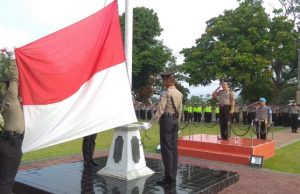 Upacara Bulanan Polres Kotamobagu ; Kapolres “Saya akan beri reward personil berprestasi!”