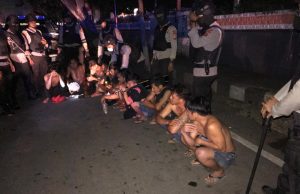Nongkrong di Taman Kota sambil ‘Ngelem’ & Miras, 10 Pemuda di boyong Timsus Anoa.