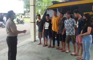 Ditengah Wabah Corona, 8 pemuda pesta Miras & bawa Sajam diamankan Timsus Anoa