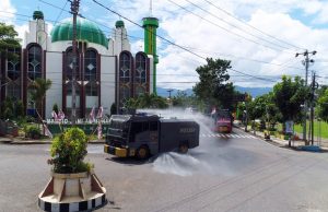 Cegah Corona, Polres Kotamobagu lakukan penyemprotan massal disinfektan bersama TNI, Brimob dan Pemkot Kotamobagu