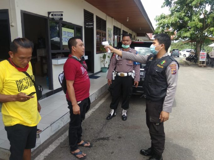 Cegah Covid-19, masuk Mako wajib masker & tes suhu tubuh.