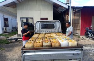 Temukan 960 liter solar untuk PETI, Teamsus Anoa boyong Tersangka & Babuk ke Mapolres.