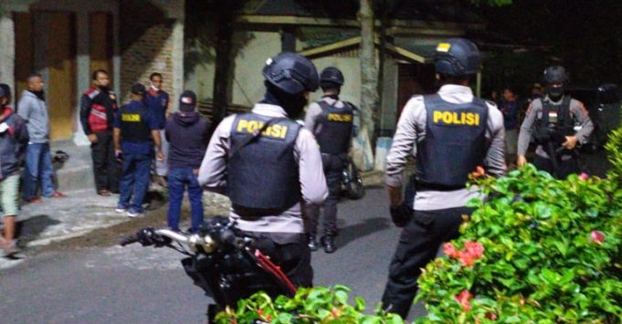 Tutup Akses Jalan, Tim Anoa bubarkan anak muda Genggulang yang resahkan Masyarakat