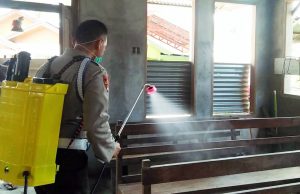 Antisipasi Covid-19, Ibadah Paskah dirumah hingga penyemprotan Disinfektan di Gereja