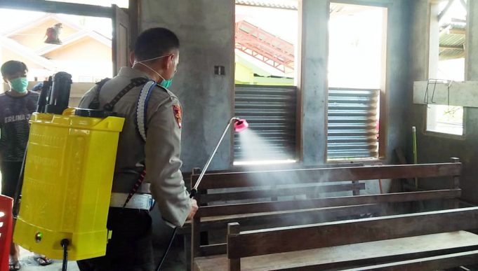 Antisipasi Covid-19, Ibadah Paskah dirumah hingga penyemprotan Disinfektan di Gereja