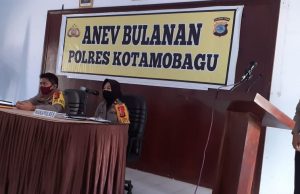 Pimpin Anev bulanan Polres Kotamobagu, Kapolres, “Anev merupakan ajang diskusi untuk evaluasi kinerja”.