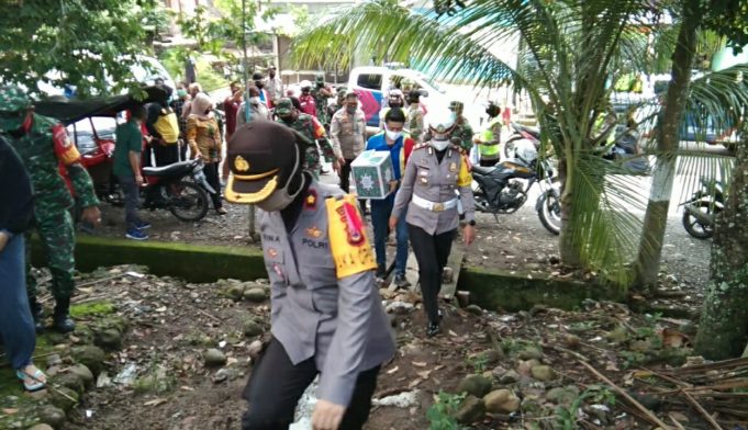 Srikandi pertama yang menjabat wakil pimpinan Polri di tanah Totabuan pimpin langsung giat baksos.