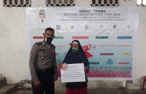 Kapolsek Passi dampingi pembagian BLT Dandes 2020 desa Passi Kecamatan Passi Barat