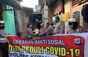 Polres Kotamobagu Salurkan Bansos kepada masyarakat yang terdampak Covid-19