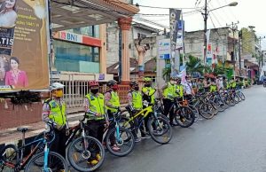 Sat Lantas sambut hari Bhayangkara ke-74 dengan Kampanyekan hidup sehat berupa patroli bersepeda.