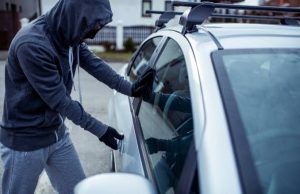 Mobil tak terkunci saat parkir, uang 5 Juta dan Smartphone Raib di pasar 23 Maret