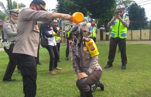 Korps Raport kenaikan Pangkat, Kapolres Kotamobagu teruskan tradisi siraman