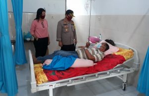 Peduli & berempati tinggi, Kapolres Kotamobagu kunjungi personilnya di RSU Monompia.