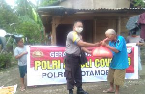 Peringati hari kemerdekaan RI ke-75 Polres Kotamobagu laksanakan bakti Sosial bagi Beras