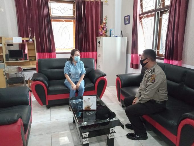 Sat Binmas Polres Kotamobagu laksanakan sambang di kediaman Ketua Sinode GMIBM