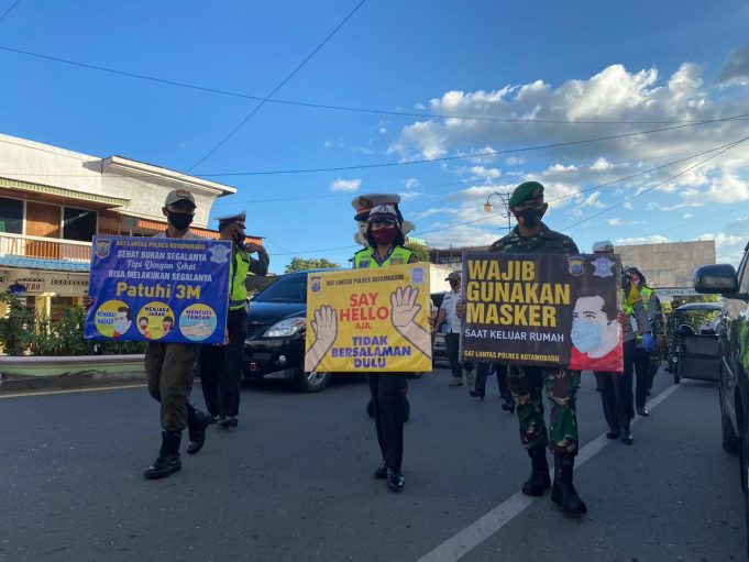 Kampanyekan 3M, Polres Kotamobagu & instansi terkait semakin bersemangat ajak masyarakat patuhi Prokes.