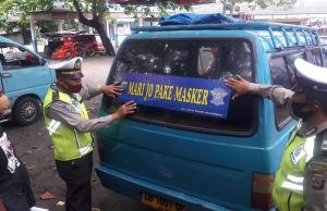 Satlantas Polres Kotamobagu menggelar pemasangan Stiker “Marijo Pake Masker” secara Gratis