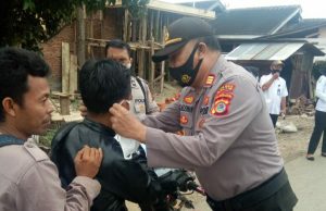 Kapolsek Lolayan pimpin Pembagian Masker