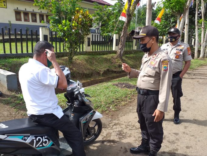 Lakukan Pendisiplinan Protokol Kesehatan, Polsek Passi himbau warga gunakan Masker