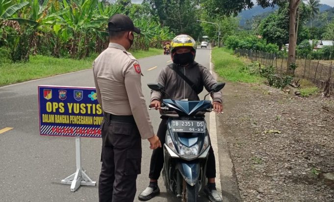 Polsek Lolayan laksanakan Operasi Yustisi Covid-19 di Desa Tanoyan