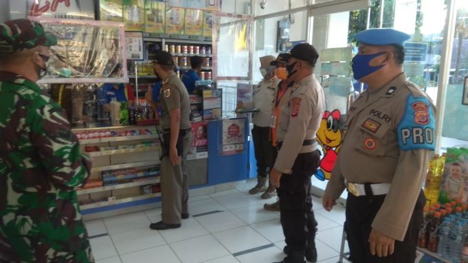 Tidak ‘kendor’, Ops Yustisi sasar para pelaku usaha makro yang mulai lalaikan Prokes.