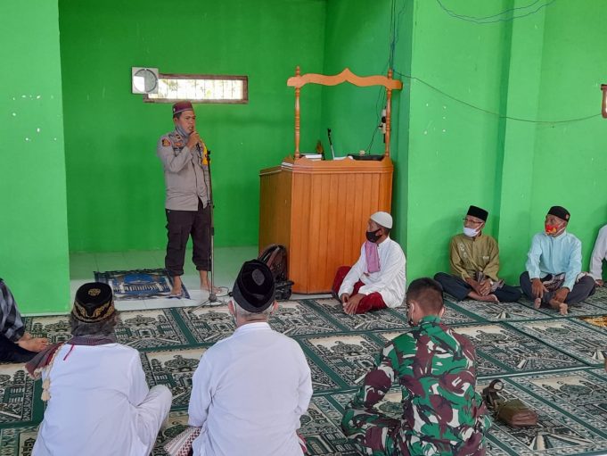 Manfaatkan momen Maulid Nabi saat jumatan, Kapolsek Passi himbau Prokes 4M & Pilkada damai.