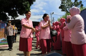 Kunjungi TK Bhayangkari 04 Kotamobagu, Ketua Daerah Bhayangkari Sulut, support para guru agar proses belajar tetap semangat dijalankan meski via daring.