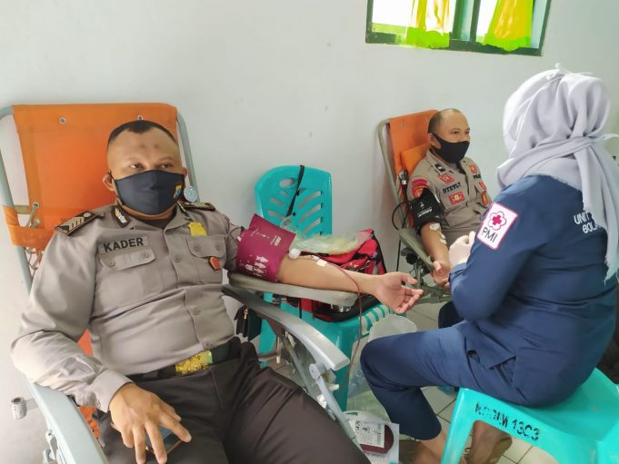 Sinergitas TNI-Polri, 14 personil Polres Kotamobagu lakukan Donor Darah HUT TNI ke-75
