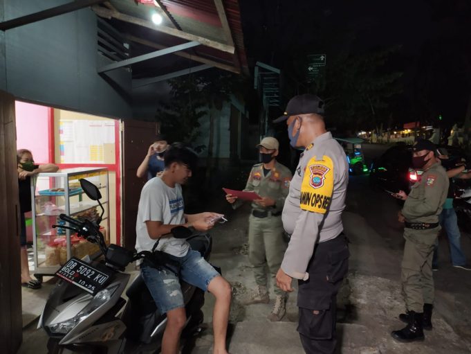 Patroli bersama cegah gangguan Kamtibmas dan himbau masyarakat taati Protokol Covid-19