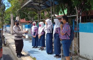 Mulai Masuk Sekolah, Personil Sat Binmas ingatkan Siswa taati Protokol Covid-19