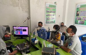 Melalui dialog interaktif di Radio Nur Haddad FM Kasat Lantas ajak masyarakat patuhi protokol kesehatan.