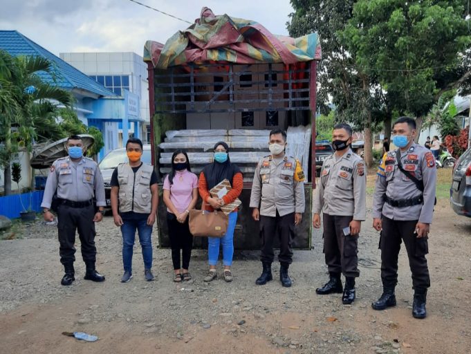 Kedepankan Prokes, Polres Back Up Polsek Passi kawal ketat distribusi 81 kotak suara ke PPS.