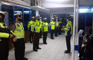Melalui giat Bluelight Patrol, Sat Lantas himbau Masyarakat & pengendara waspada laka lantas saat cuaca hujan.