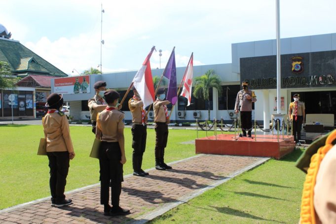 Lantik langsung Penegak Bantara, Kapolres Kotamobagu tekankan Pramuka semangat belajar, bertakwa & miliki jiwa Patriotisme.