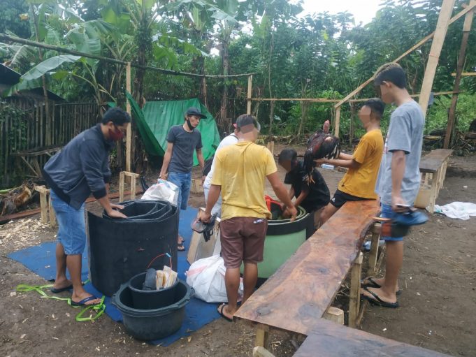 Sabung Ayam RT 24 Gogagoman di grebek, Tim Resmob amankan 18 unit motor di TKP serta Tersangka penyedia tempat